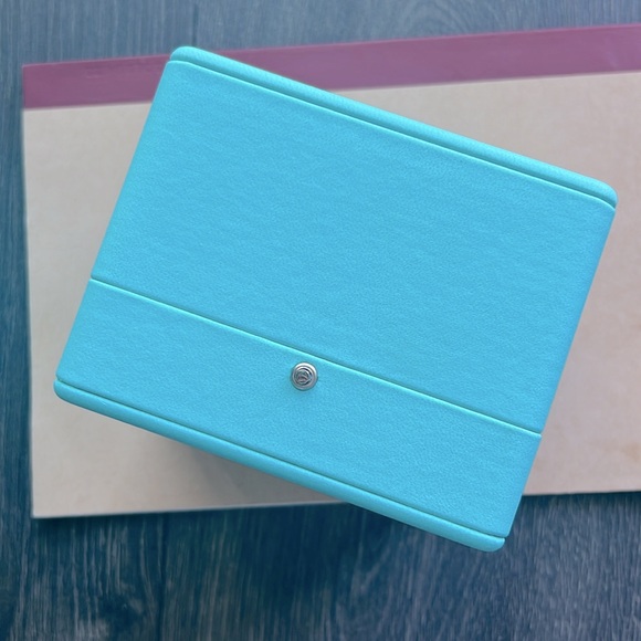 Tiffany bracelet storage box. - Picture 3 of 10